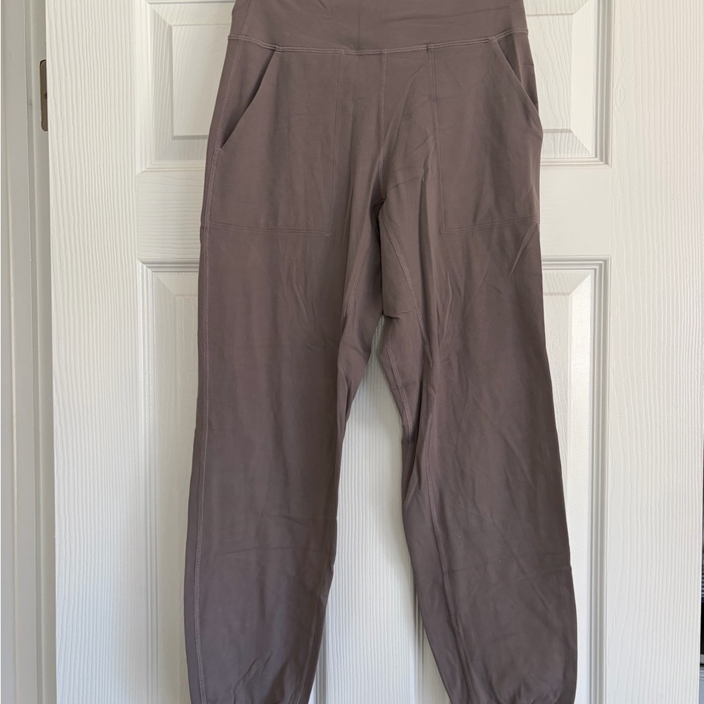 lululemon athletica Relaxed High-Waist Joggers in Mauve